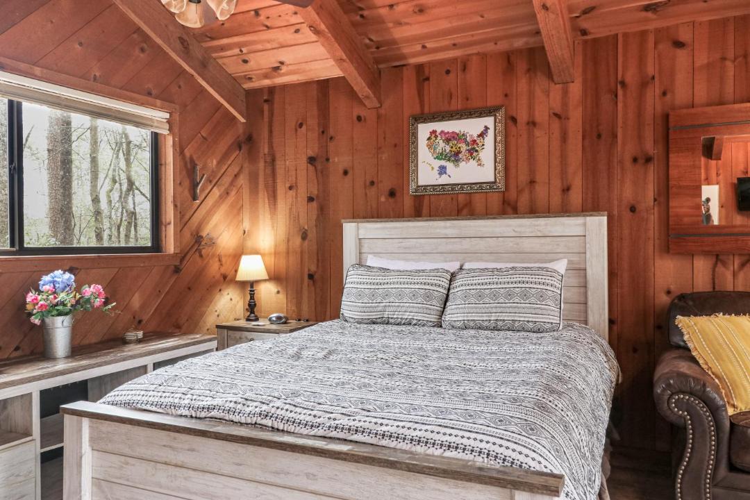 Photo of Bedroom in Sautee Nacoochee