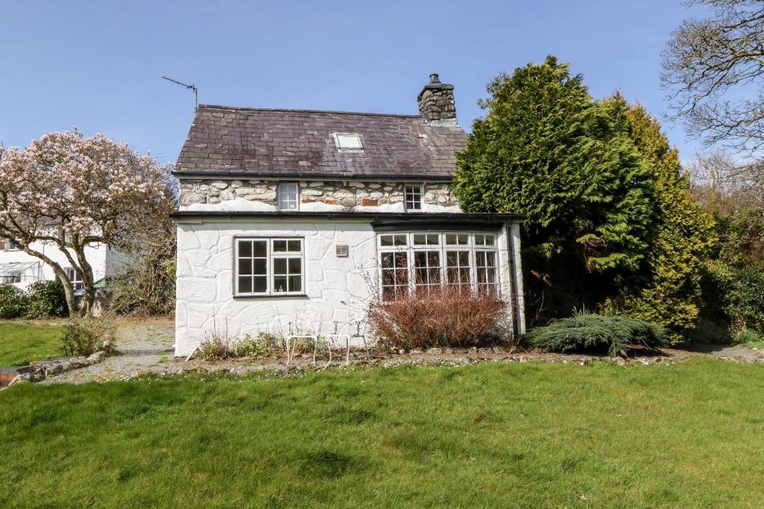 Photo of Buildings in Rhyd-y-clafdy