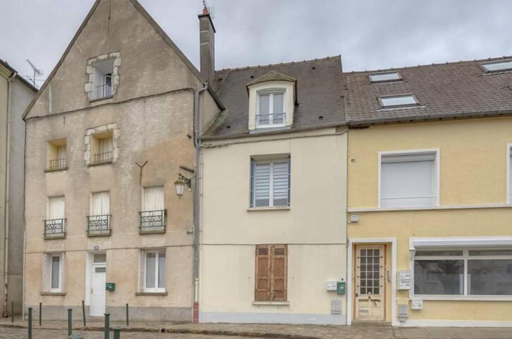 Photo of Buildings in Etampes
