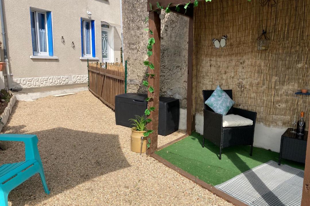 Photo of Buildings in Preveranges