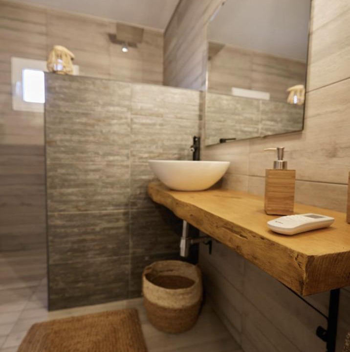 Photo of Bathroom in Camarles