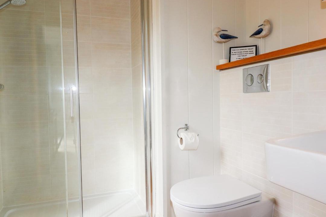 Photo of Bathroom in Looe