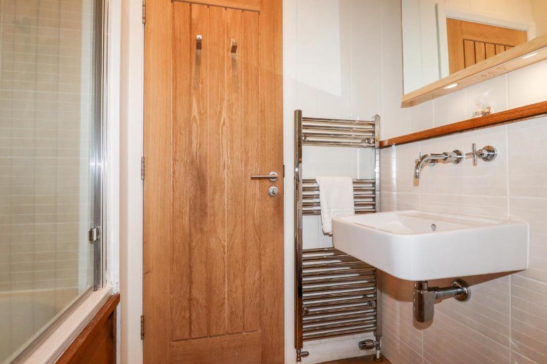 Photo of Bathroom in Looe