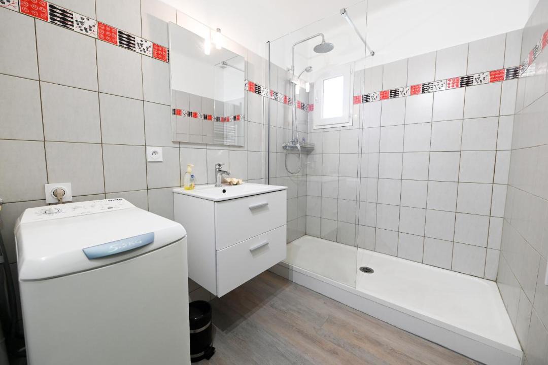 Photo of Bathroom in Port-Vendres
