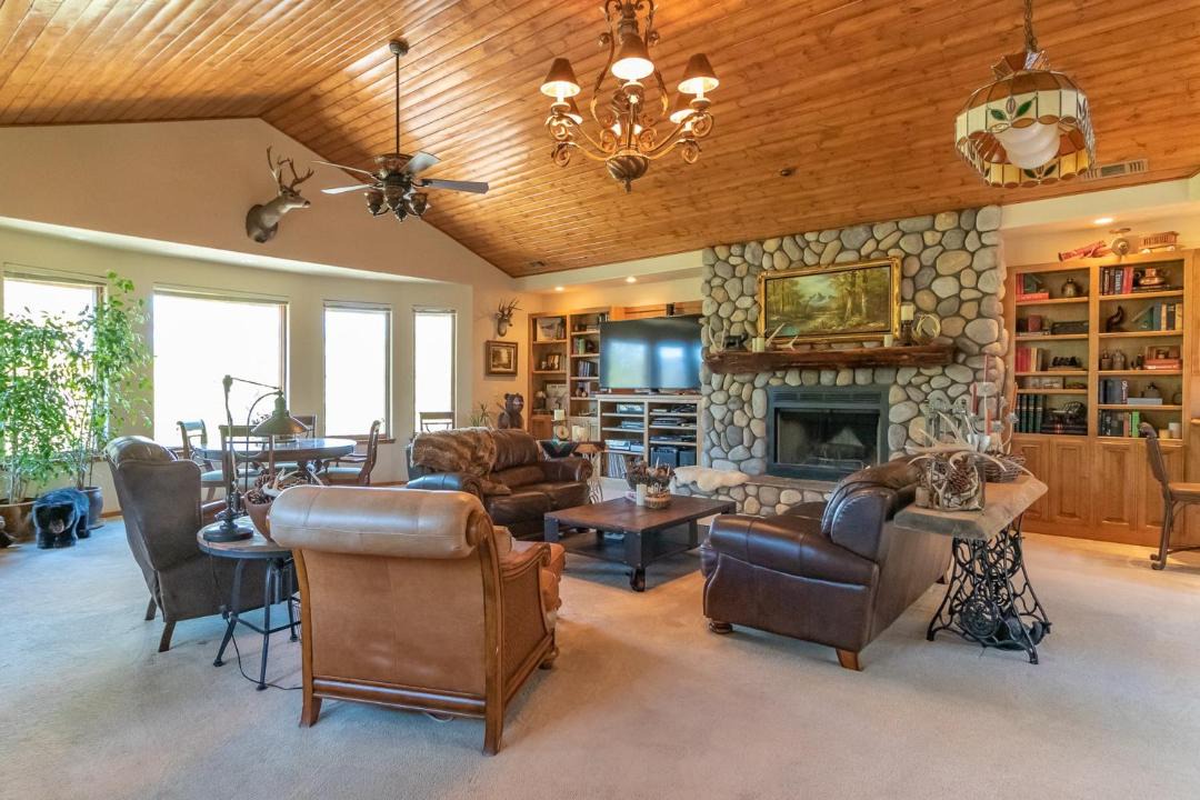Photo of Livingroom in Bass Lake