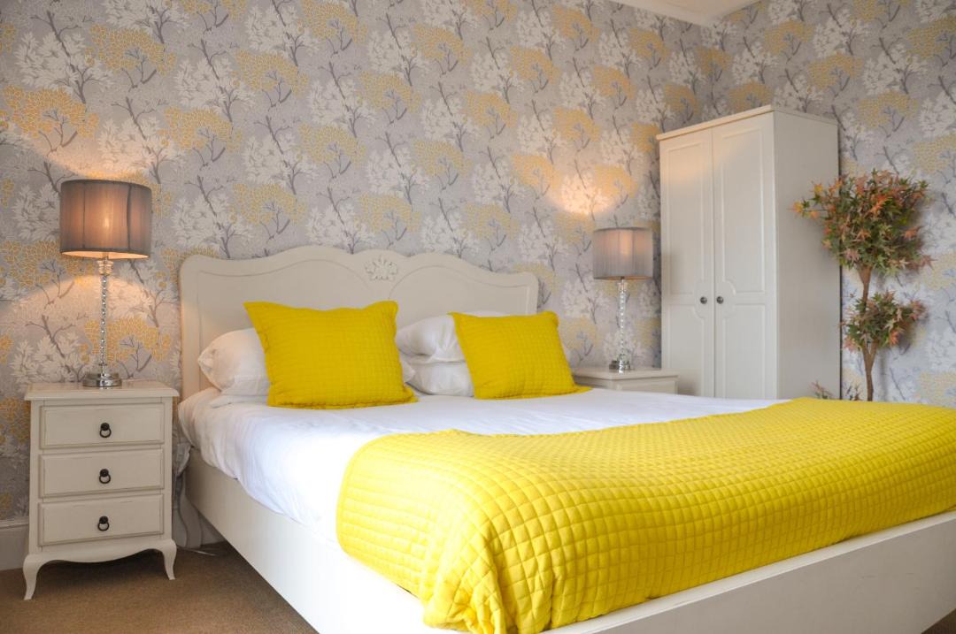 Photo of Others in Raglan