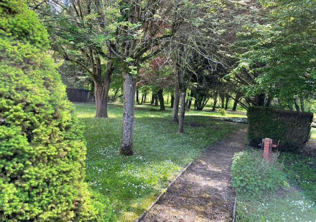Photo of Others in Huisseau-sur-Mauves