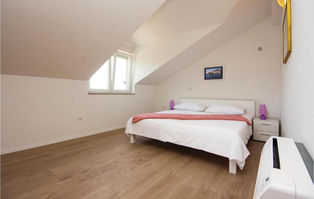 Photo of Bedroom in Tribunj
