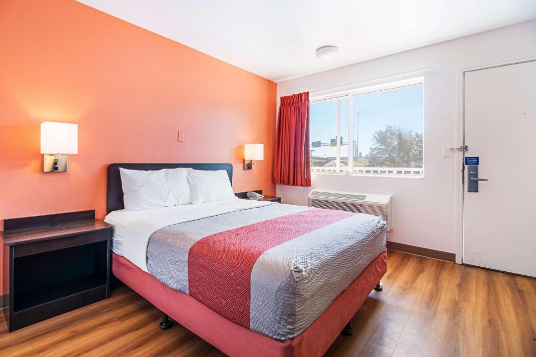 Photo of Bedroom in Central City