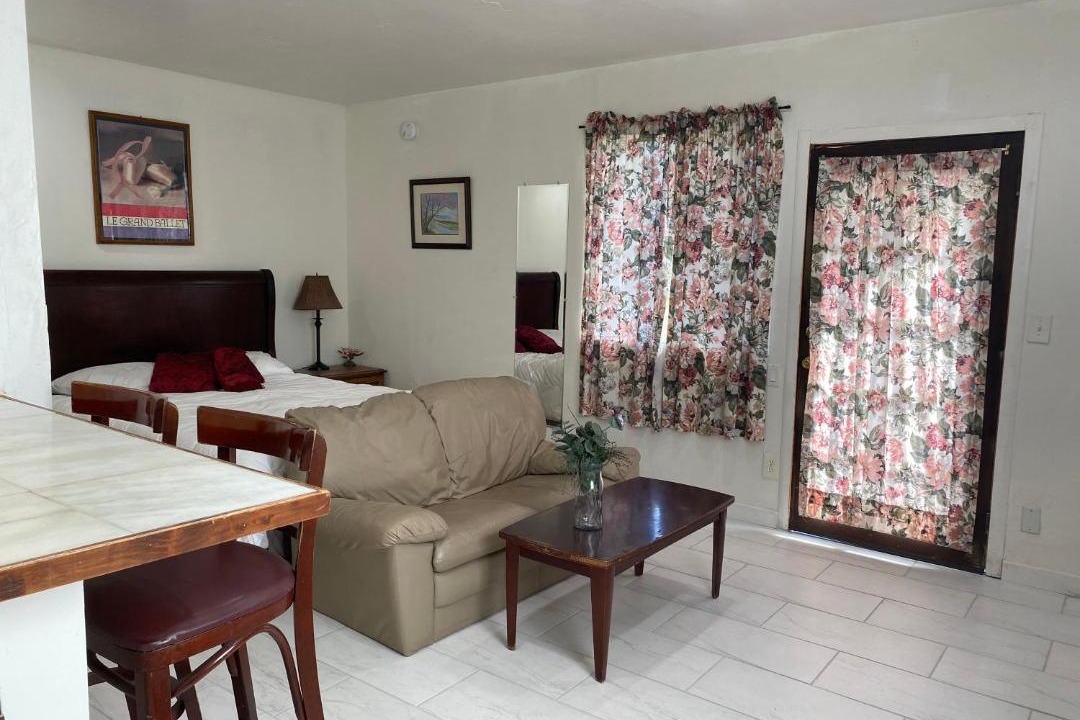 Photo of Livingroom in Van Nuys
