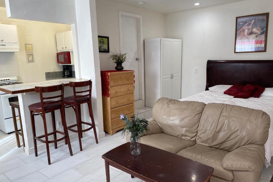 Photo of Livingroom in Van Nuys