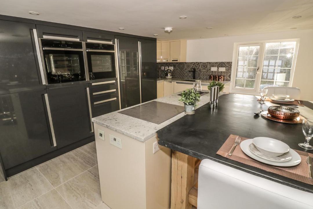 Photo of Others in Broadwas