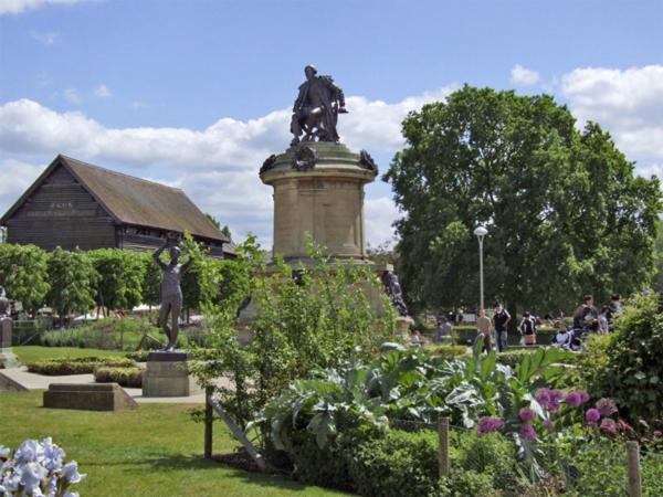 Photo of Buildings in Stratford-upon-Avon
