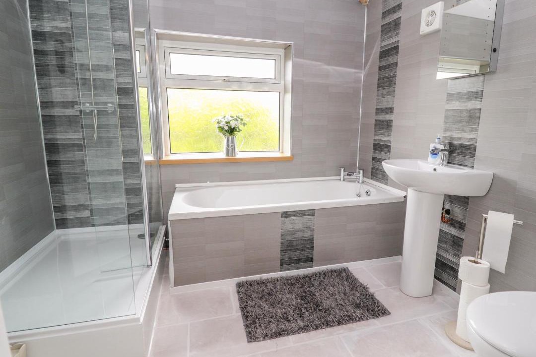 Photo of Bathroom in Henllan