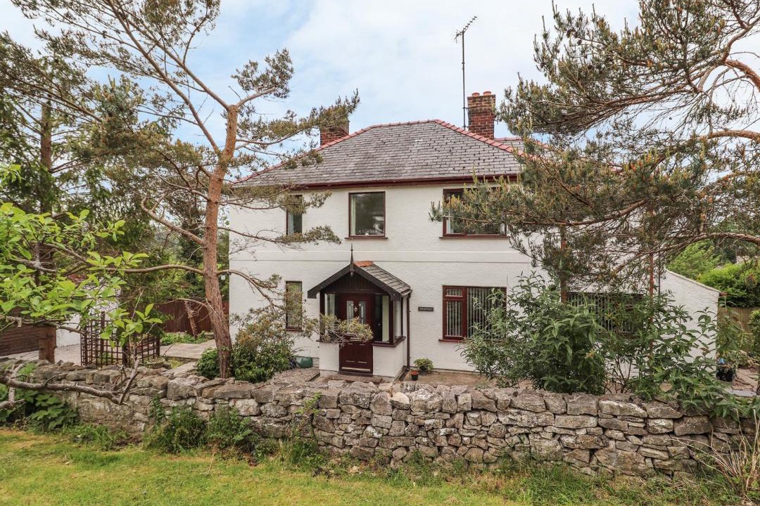 Photo of Buildings in Henllan