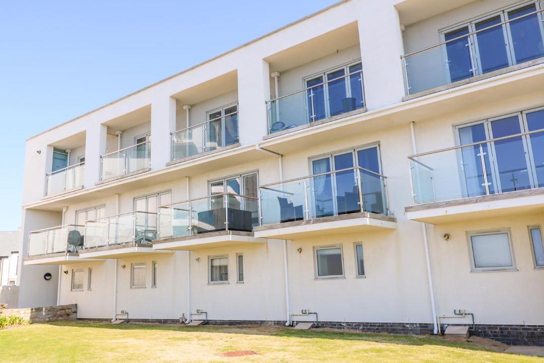 Photo of Others in Lusty Glaze