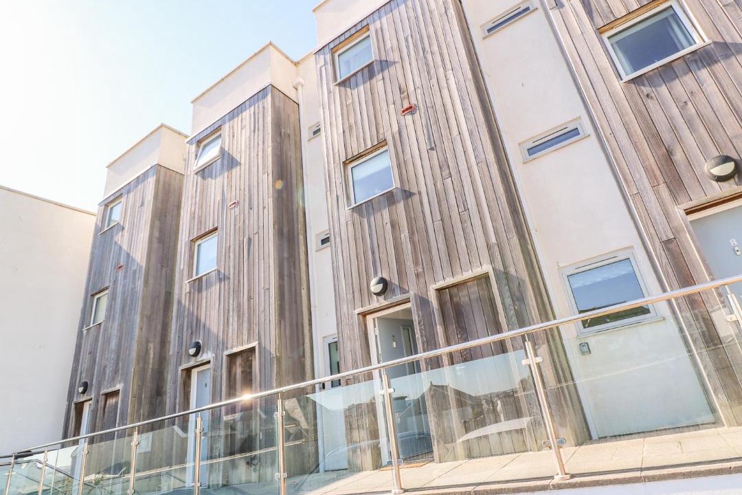 Photo of Others in Lusty Glaze