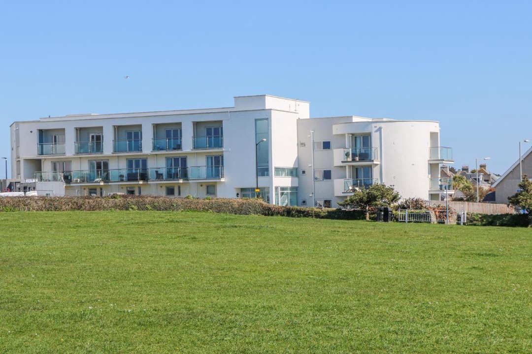 Photo of Others in Lusty Glaze