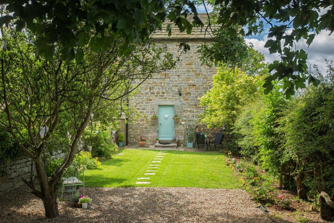 Photo of Others in Anick