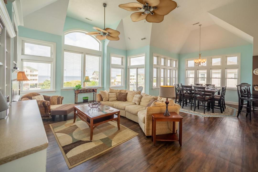 Photo of Livingroom in Wind Over Waves