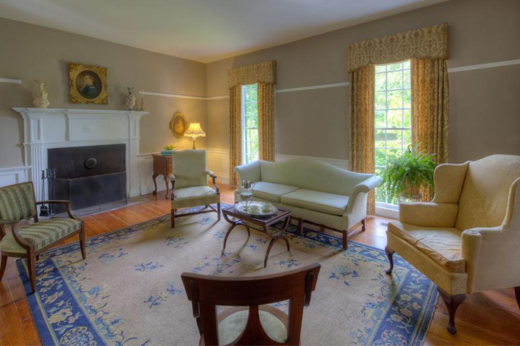 Photo of Livingroom in Alton