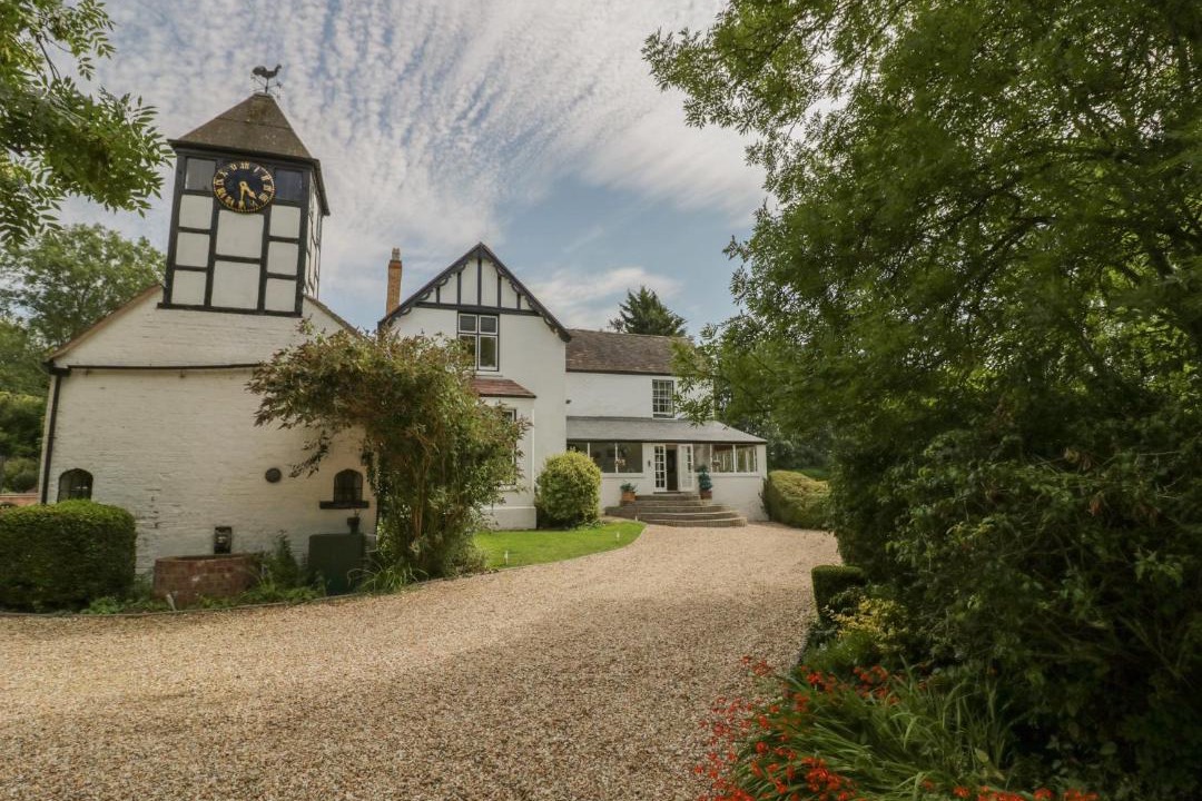 Photo of Buildings in Hawbridge