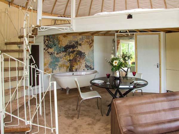 Photo of Others in Beckford