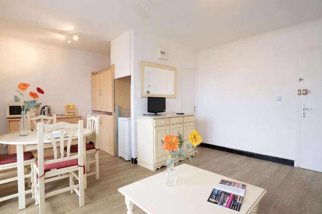 Photo of Others in La Jetee