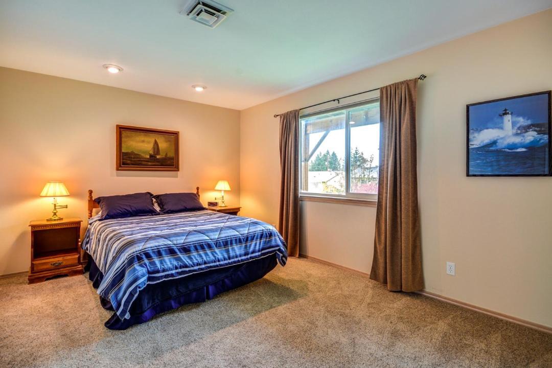 Photo of Bedroom in Coupeville