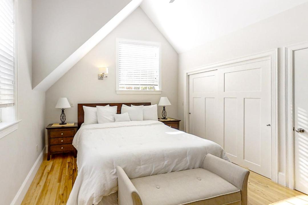 Photo of Bedroom in Pond Cove