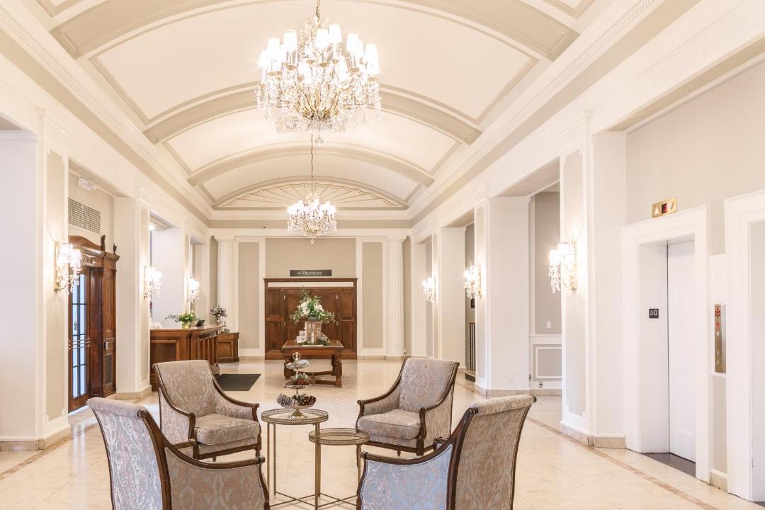 Photo of Others in Queens Square