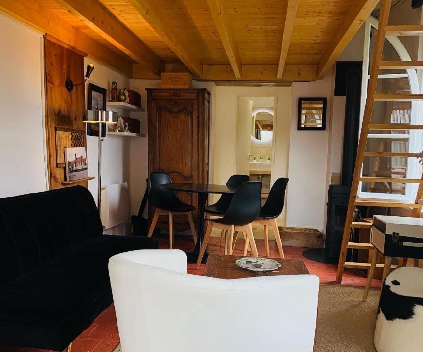 Photo of Livingroom in Pinterville