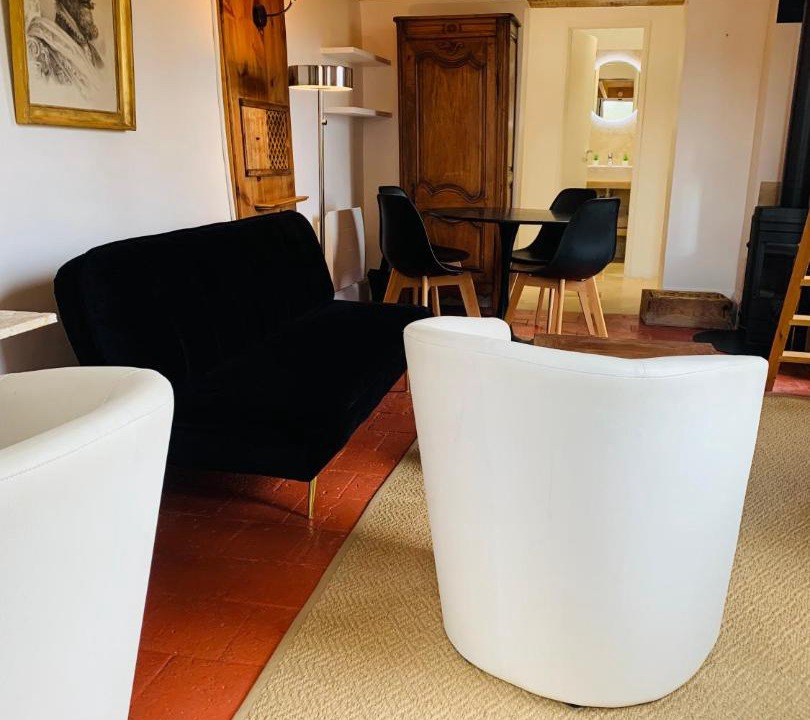 Photo of Livingroom in Pinterville