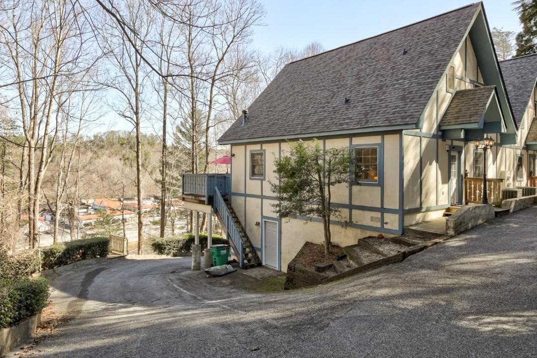Photo of Buildings in Helen