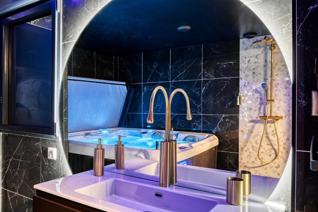 Photo of Bathroom in Saint-Cyr-l'Ecole