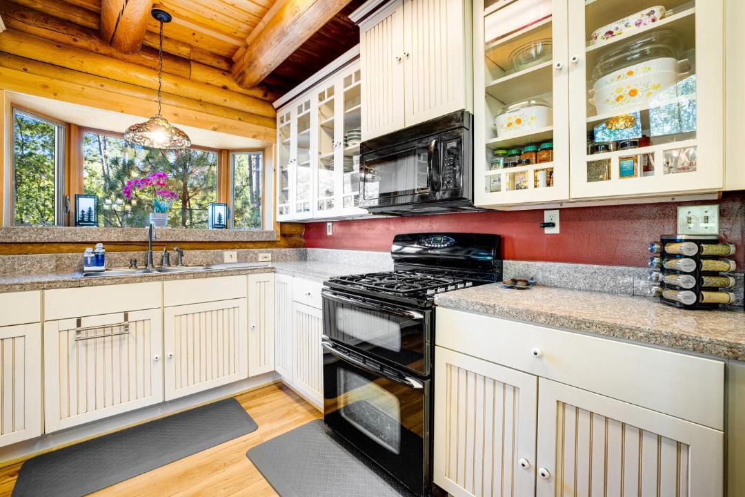 Photo of Kitchen in Groveland