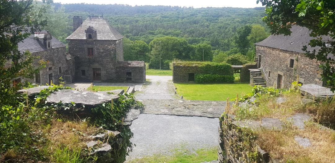 Photo of Buildings in Laniscat