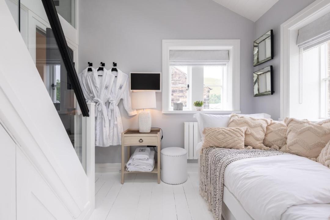 Photo of Others in Saddleworth