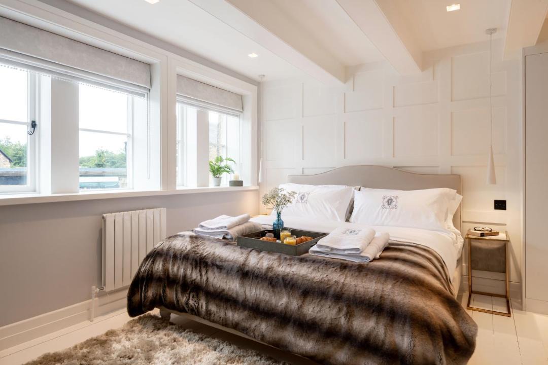 Photo of Others in Saddleworth