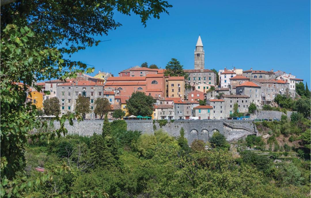 Photo of Buildings in Gondolici