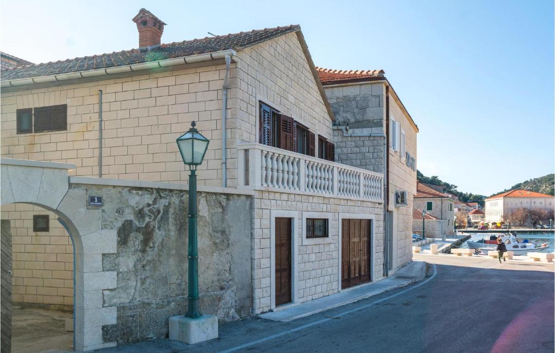Photo of Buildings in Pucisca