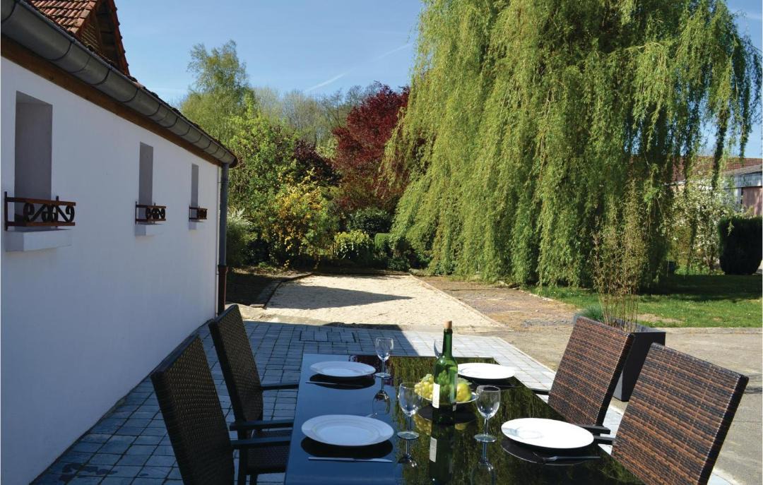 Photo of Others in Frise