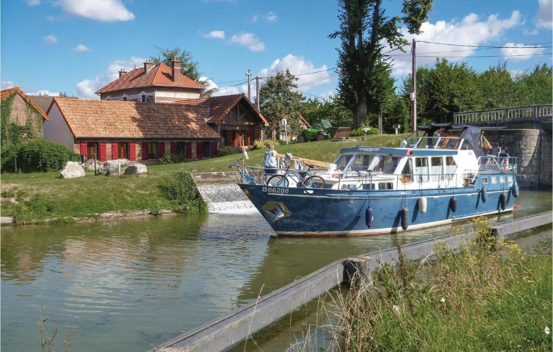 Photo of Others in Frise