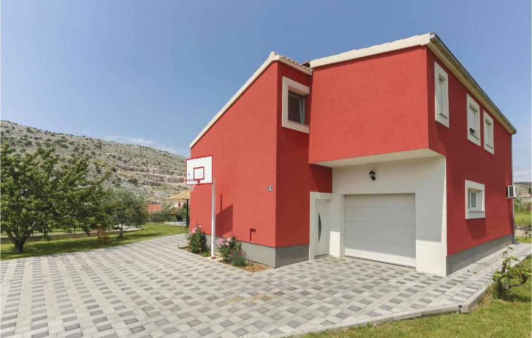 Photo of Buildings in Srinjine