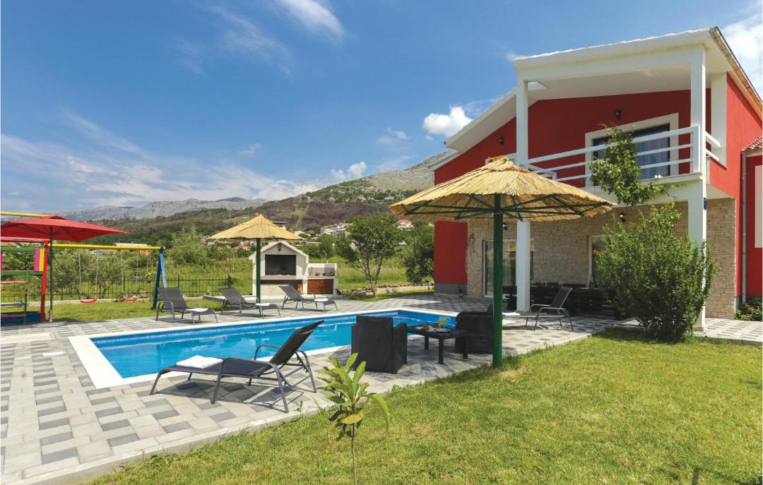 Photo of Outdoor in Srinjine
