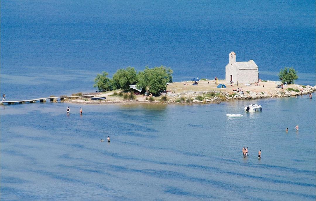 Photo of Outdoor in Petrcane