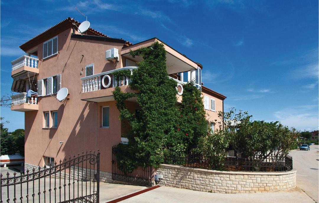 Photo of Buildings in Galizana