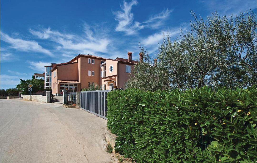 Photo of Buildings in Galizana