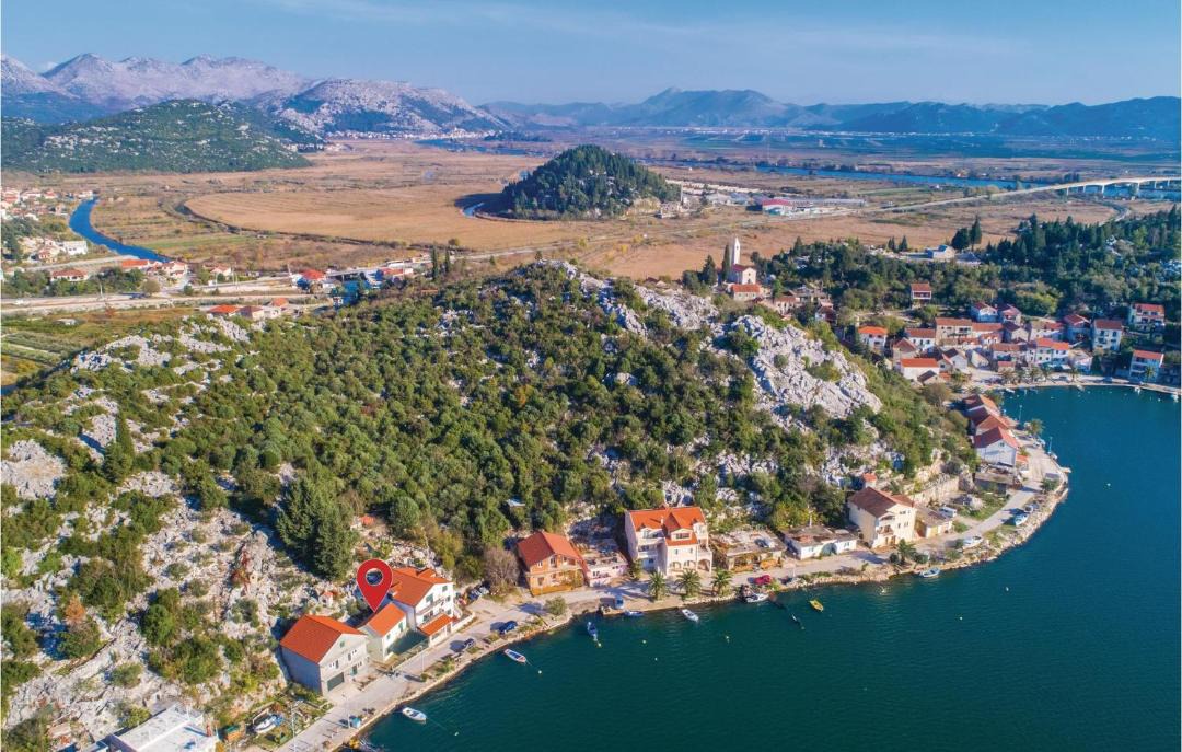 Photo of Others in Ploce