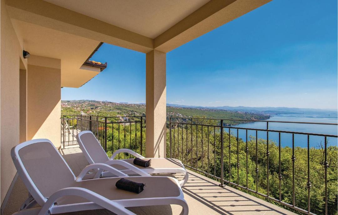 Photo of Patio Balcony in Pobri